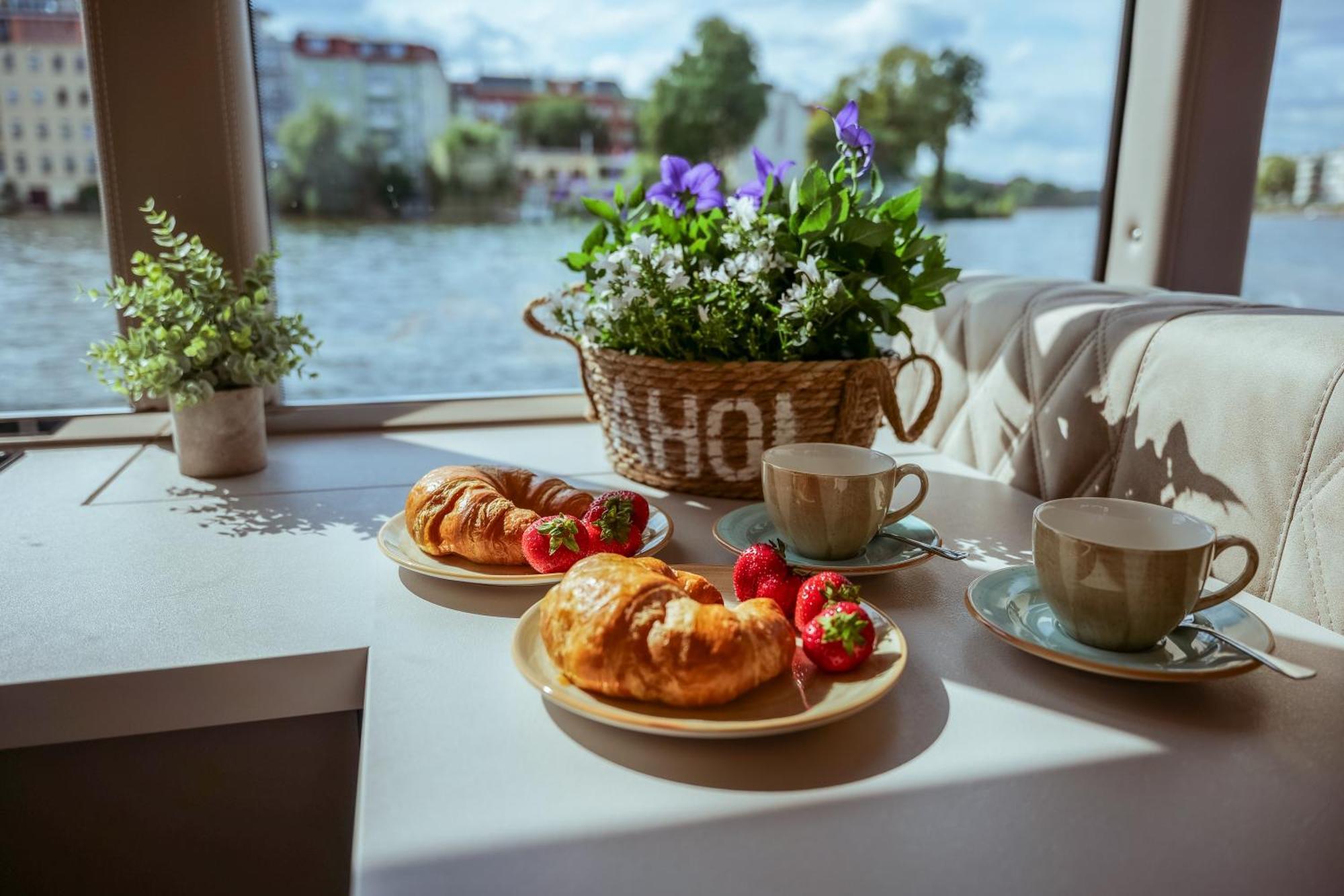 Nena Hausboot Hotel Berlijn Buitenkant foto