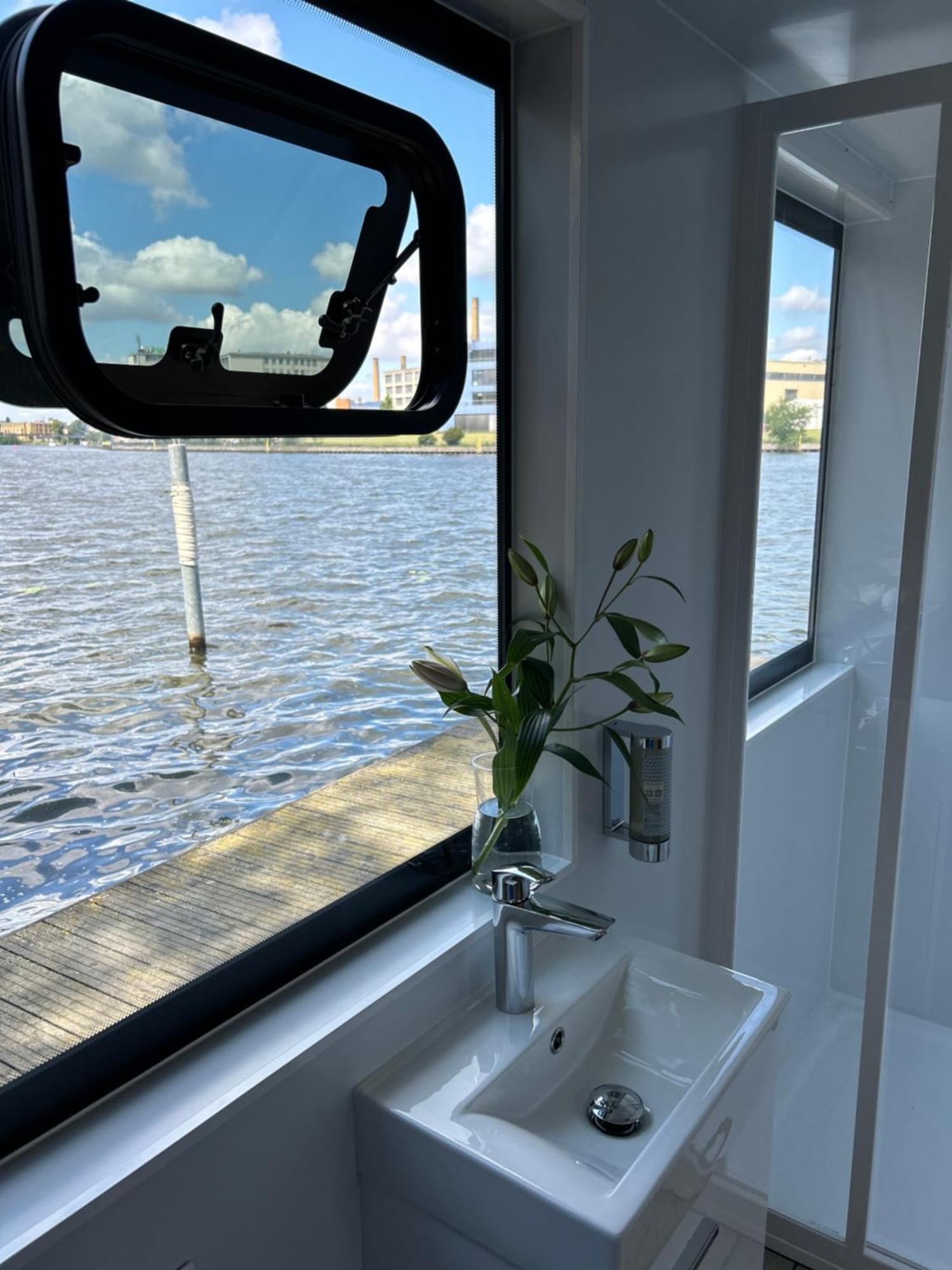 Nena Hausboot Hotel Berlijn Buitenkant foto